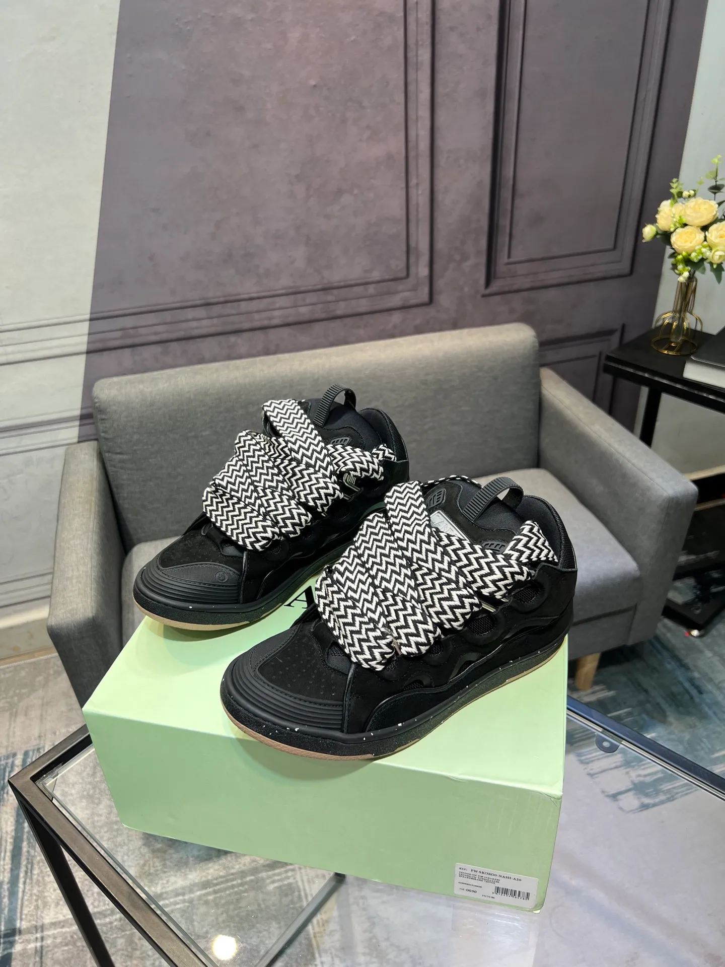 Men's men's shoes💰780 [LANVIN] Latest lace-up fashionable casual sneakers for couples High-quality CLAY couple series‼ ️ The latest trendy products of the season 🌈Many bloggers have planted grass and purchased the original open-mold customization. The upper and outsole are sewn with mark threads without edge sealing. Multiple material splicing combination design. Very versatile for fashionable and casual wear. Comfortable on the feet. Recommended for self-retention (upper cowhide + cow suede + breathable mesh) inner foot pad cowhide exclusive original open-mold clear logo rubber outsole ⚠️36-44 yards (45 custom-made)